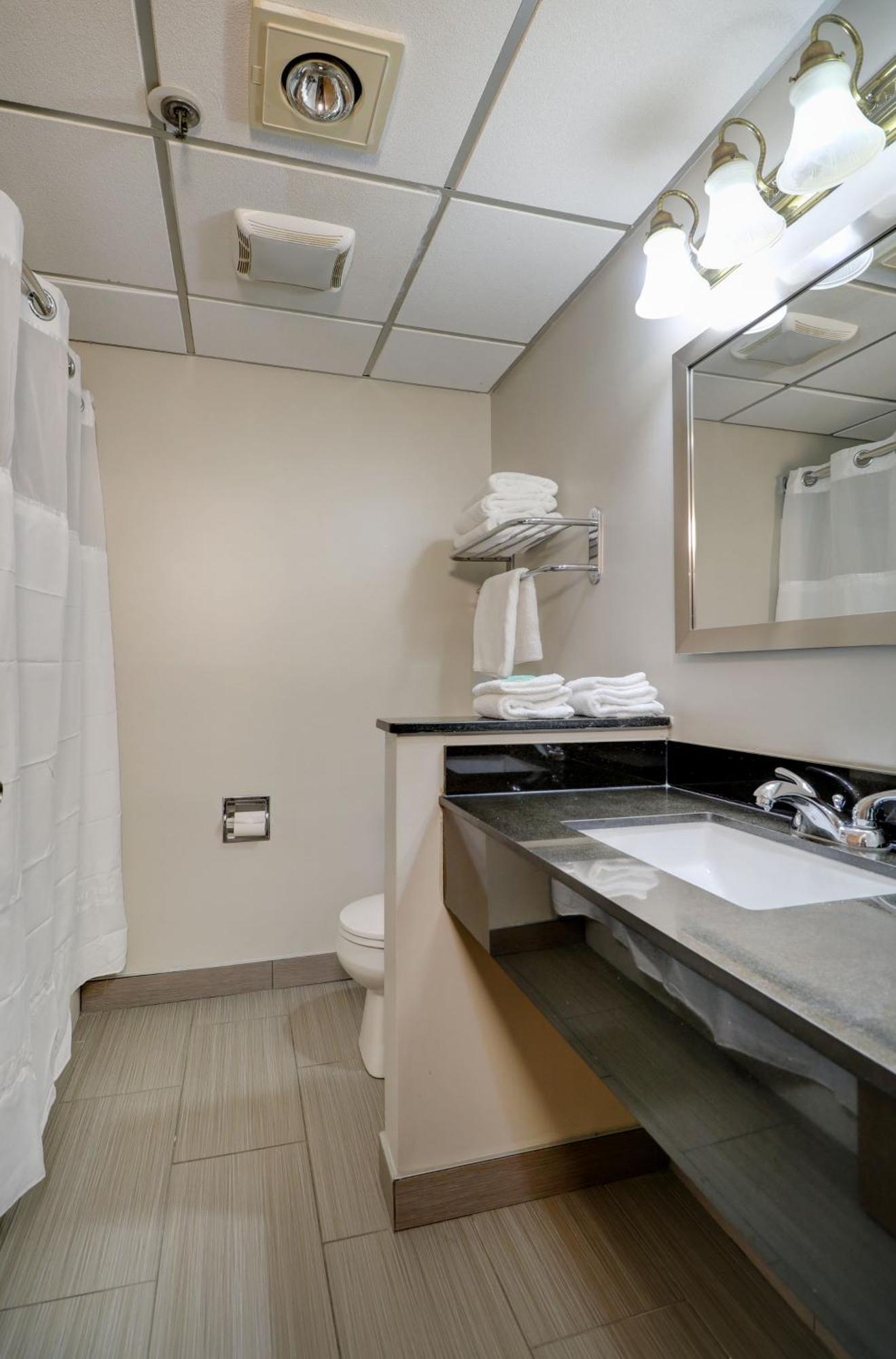 Anchorage Inn And Suites Portsmouth Bagian luar foto
