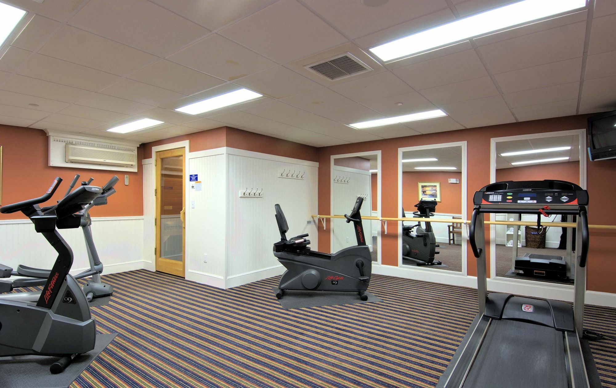 Anchorage Inn And Suites Portsmouth Bagian luar foto